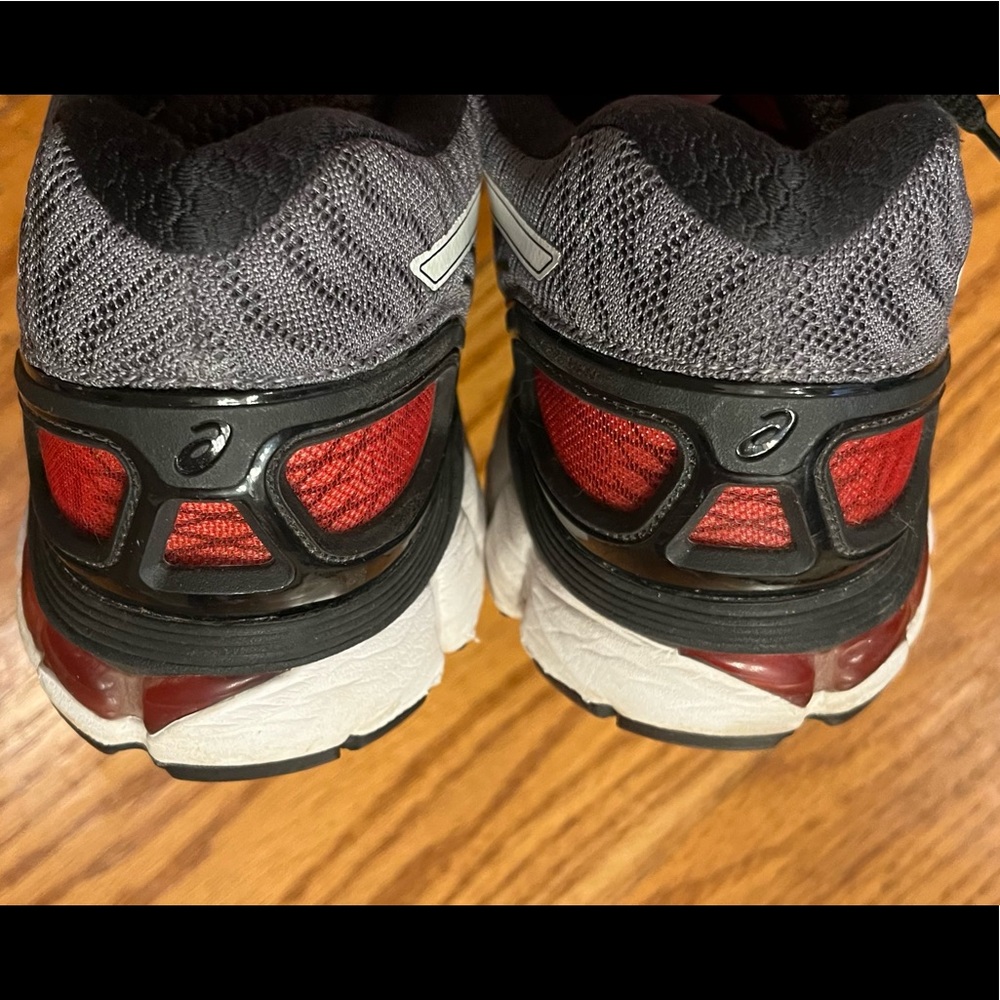 Asics Lightweight Running Shoe, Gray - Picture 4 of 5